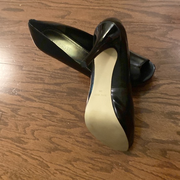 Nine West NIB Open Toed High Heels, 8M, Black, 4.25” heels - Picture 6 of 9